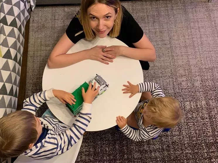 adela-popescu-surprinsa-de-sot-si-de-copil-la-cinci-ani-de-cand-a-fost-ceruta-in-casatorie-ce-ai-facut_size2