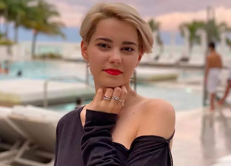 Karina Mihai Gâdea4