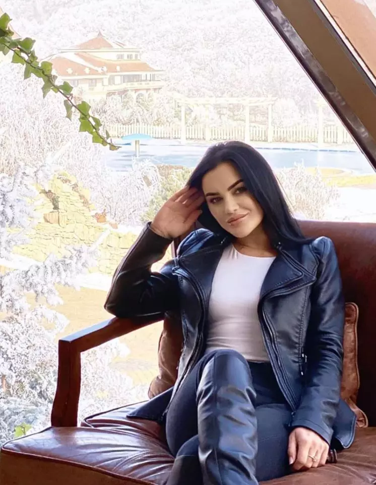 Carmen-de-la-Sălciua-1