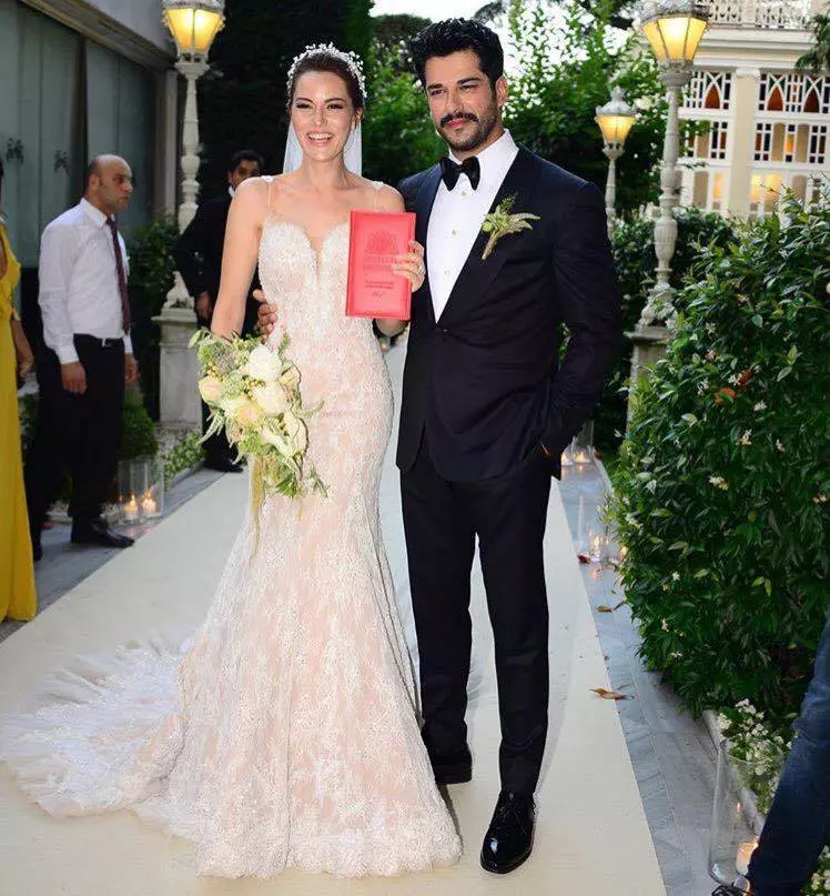 Nunta anului în Turcia. Burak Özçivit („Dragoste infinită”) şi Fahriye Evcen s-au căsătorit (10)