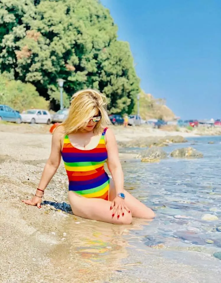 Loredana Groza in costum de baie 5