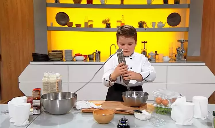 2021-03-17-22_58_52-Chefi-la-cuțite-_-La-8-ani-Ștefan-Rareș-i-a-lăsat-mască-pe-jurați-YouTube