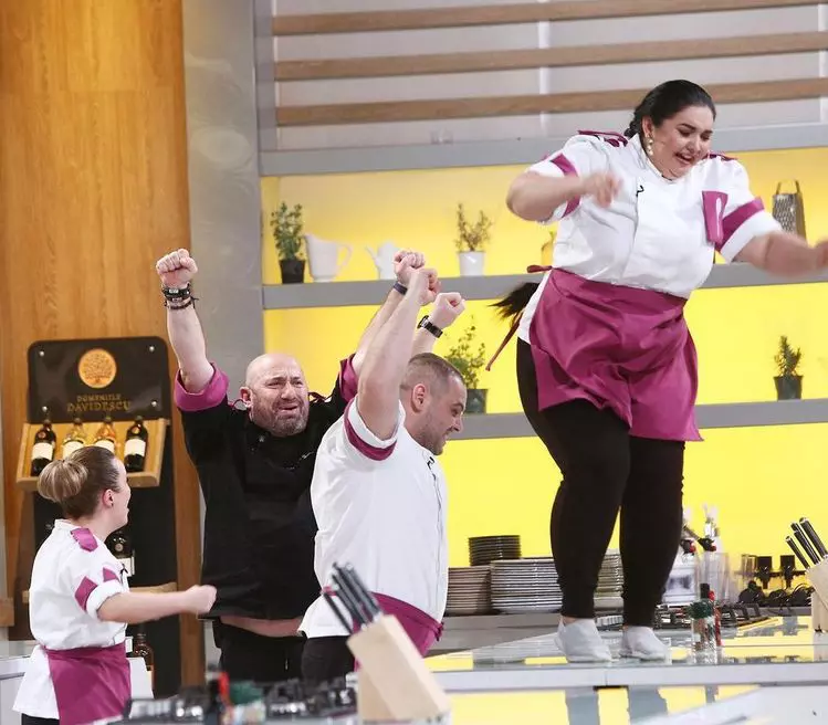 Narcisa-Birjaru-a-castigat-chefi-la-cutite-5