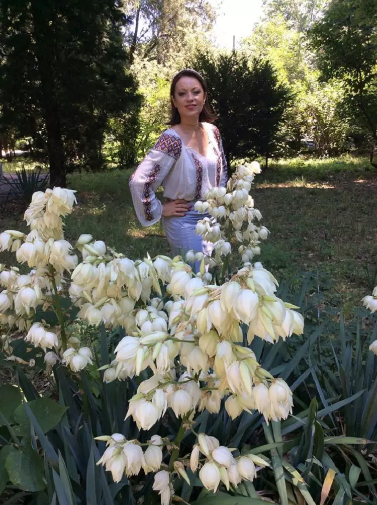 actrita adriana trandafir (1)