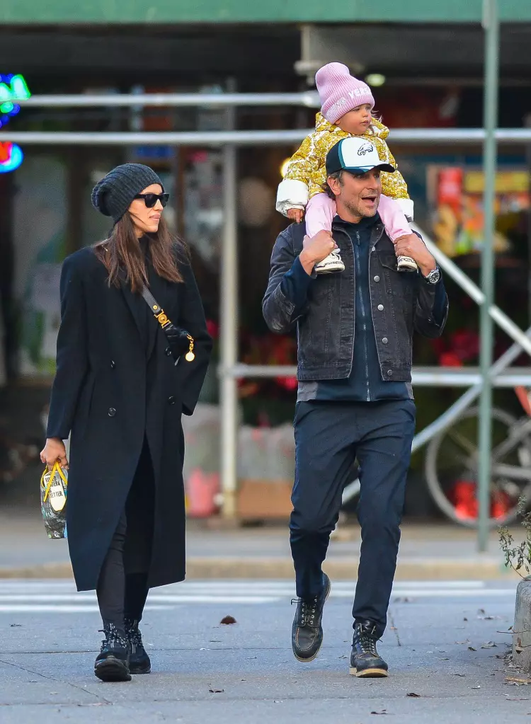 Bradley Cooper si Irina Shayk cu fetita lor in New York