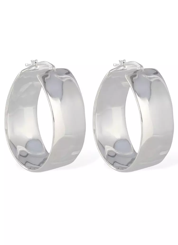 Cercei din alamă, Jil Sander, 2.436 lei, www.luisaviaroma.com