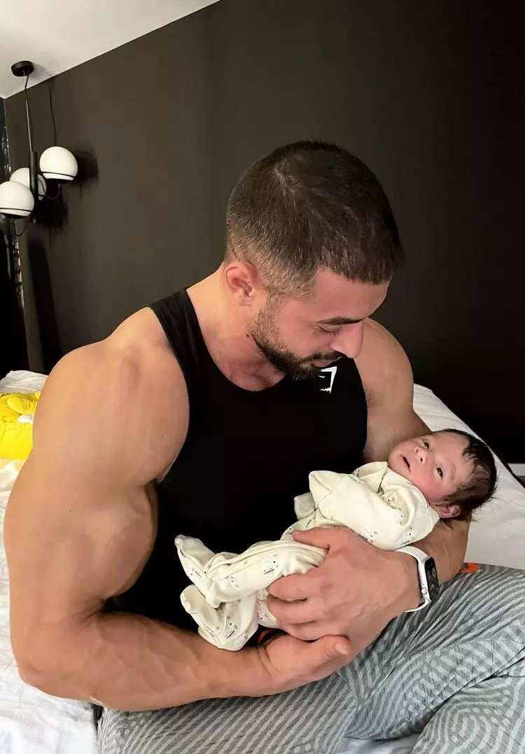 Roxana Vancea soț Dragoș Paiu copil