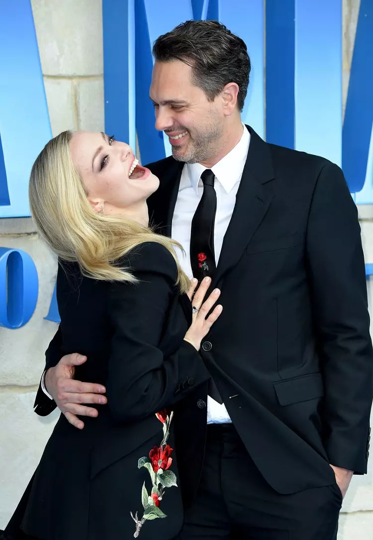 Amanda Seyfried și Thomas Sadoski