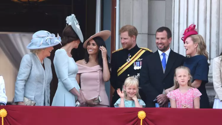 meghan si harry la balcon in timpul Trooping the Colour