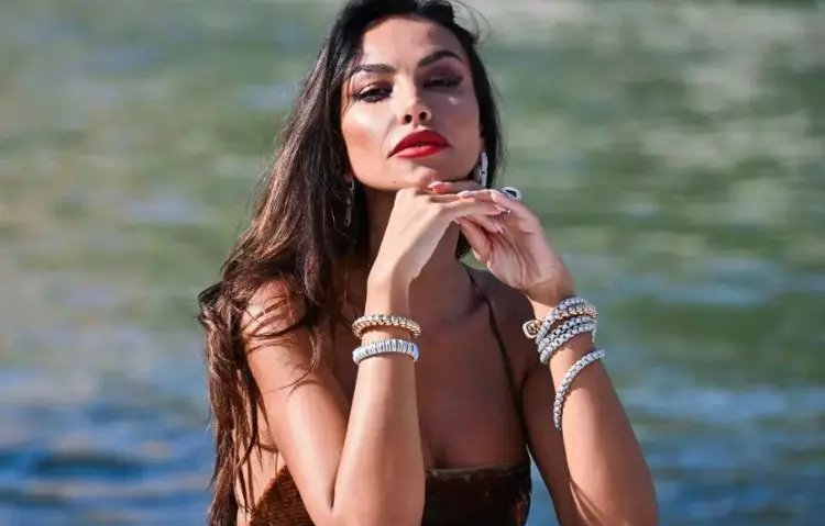madalina ghenea 01
