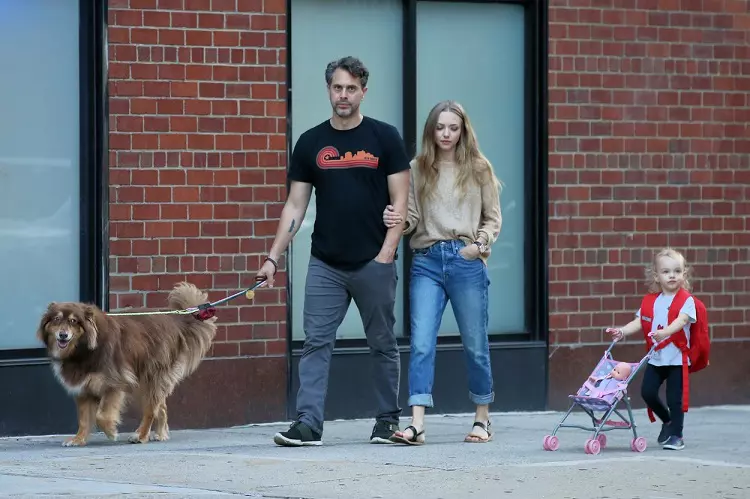 Amanda Seyfried și Thomas Sadoski