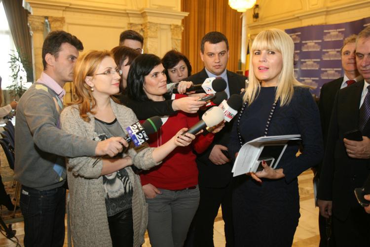 elena-udrea-bruneta-miss_5.JPG