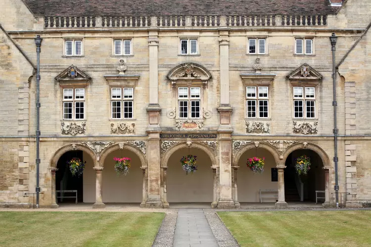 Biblioteca-Universitatii-Cambridge.jpg