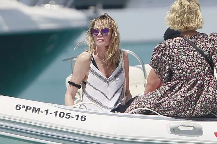 Melanie Griffith în vacanță