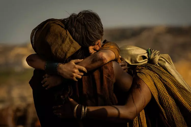 103_Survival_PompeiiOutOfTimeWithTomHiddleston_059