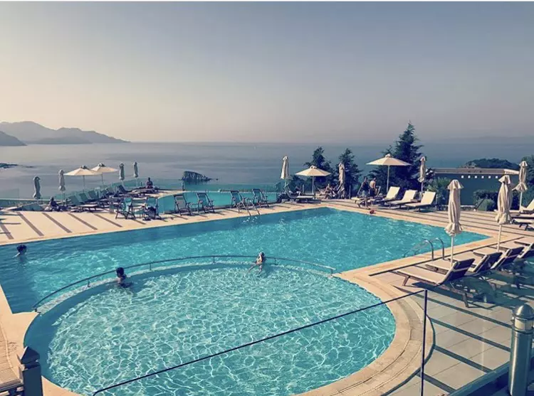 Au început filmările pentru „Aventură cu 4 stele” (Antena 1). Cine sunt primele vedete care au plecat în Grecia (13)