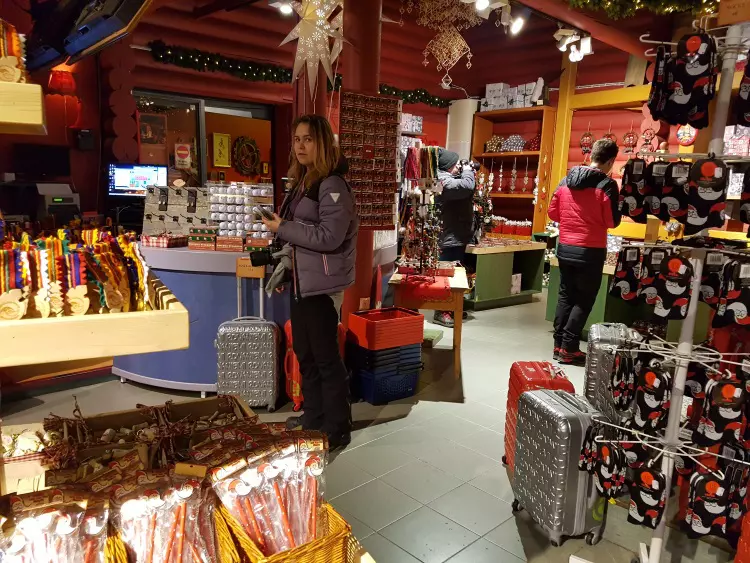 magazinul-lui-mos-craciun-din-laponia-tinutul-lui-mos-craciun