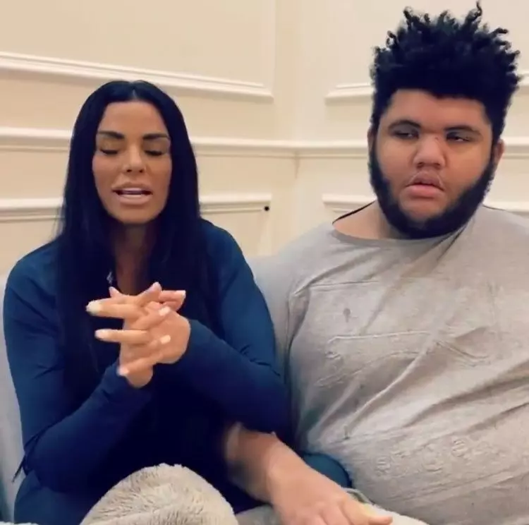 la-18-ani-fiul-lui-katie-price-are-185-de-kilograme-mancarea-o-sa-l-omoare_3