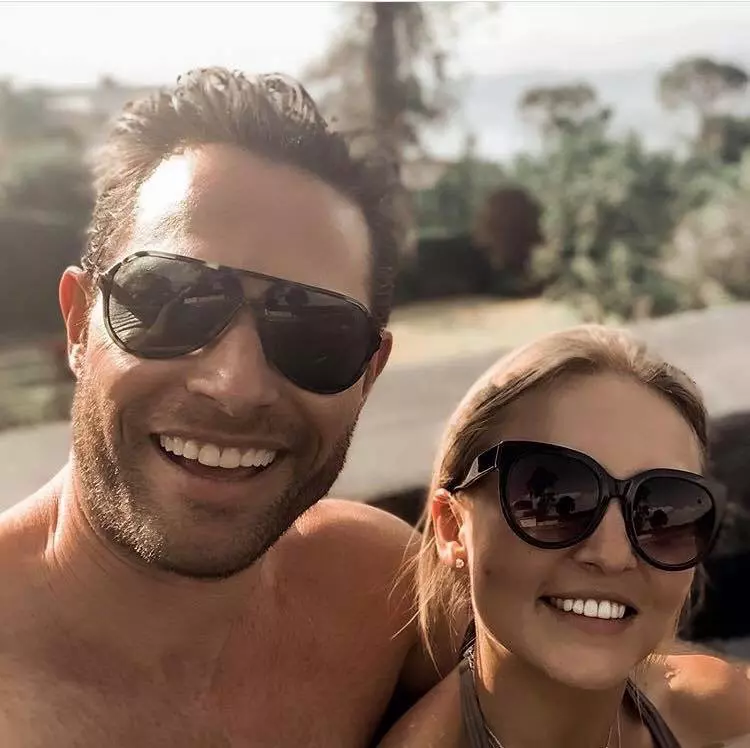 D05F80B0-5604-4B35-A25F-F2A5C2F3048A