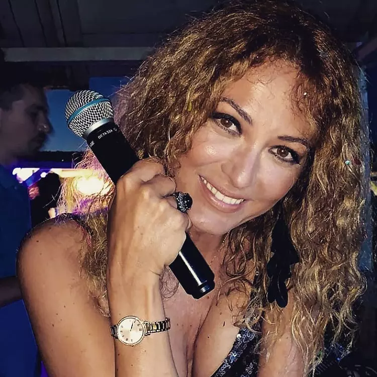 anca turcasiu microfon