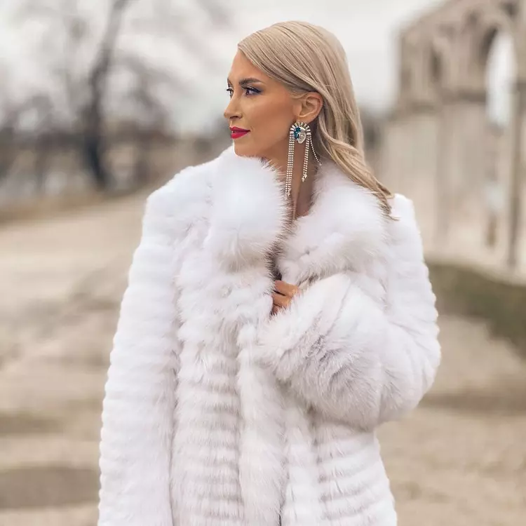andreea balan haina de blana naturala