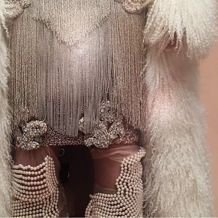 Detalii din colectia Yeezy Season 3 cu Balmain
