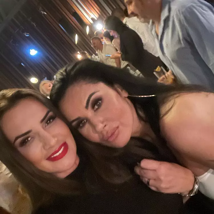 oana-zavoranu-s-a-sarbatorit-alaturi-de-alex-bodi-adriana-bahmuteanu-2