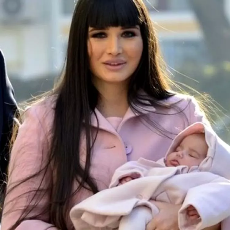 elena-basescu-gravida-heynews-2018