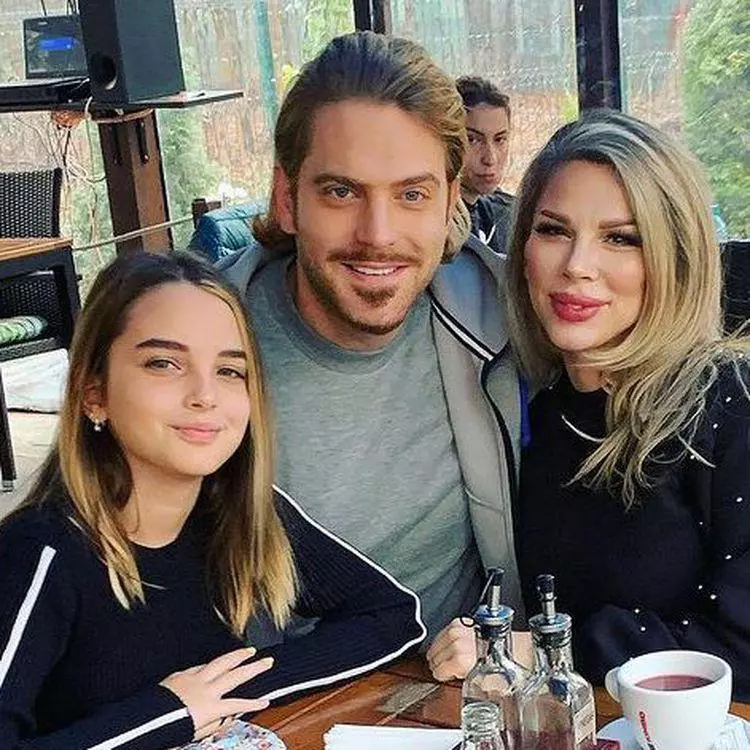 Cum-se-simte-Alina-Laufer-insarcinata-cu-gemeni