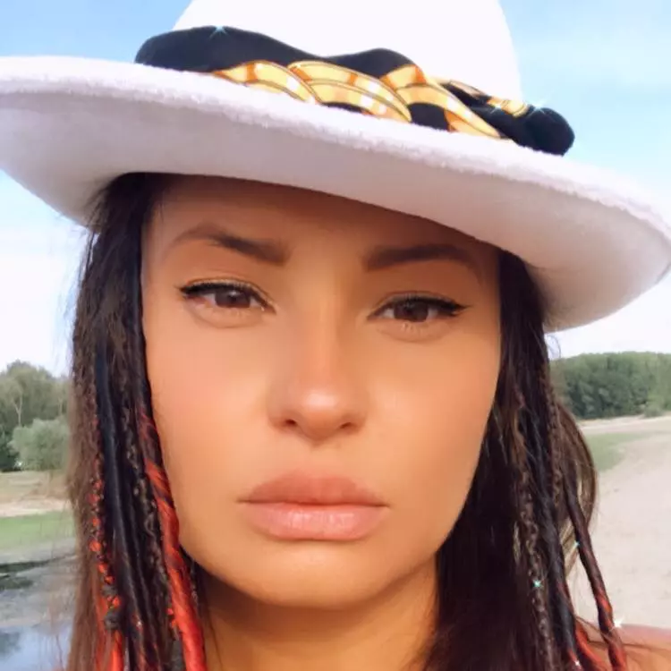 cine-este-madalina-cretan-6