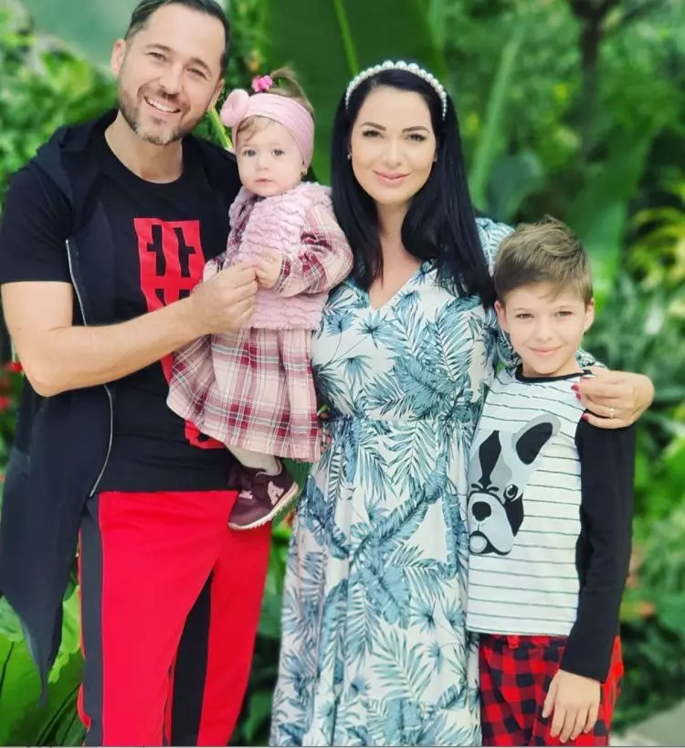 schimbare-surprinzatoare-de-look-pentru-fiul-lui-dinu-si-deea-maxer-baiatul-a-aparut-cu-parul-vopsit-pe