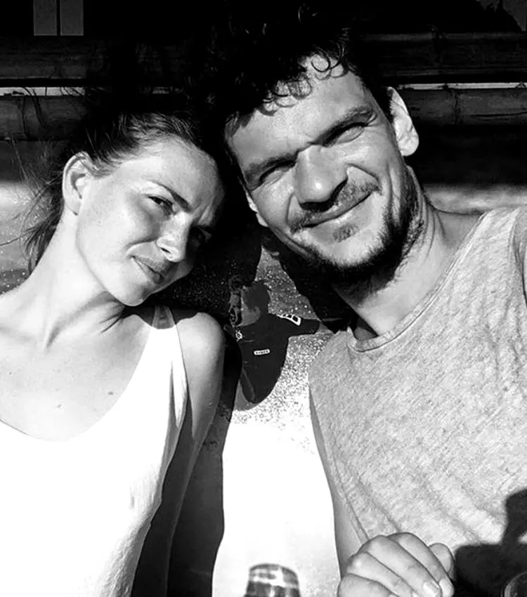 2cine-este-iubita-lui-Tudor-Chirila-1