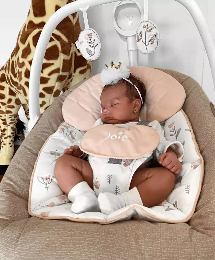 Karmen-a-ajuns-cu-fetița-la-spital