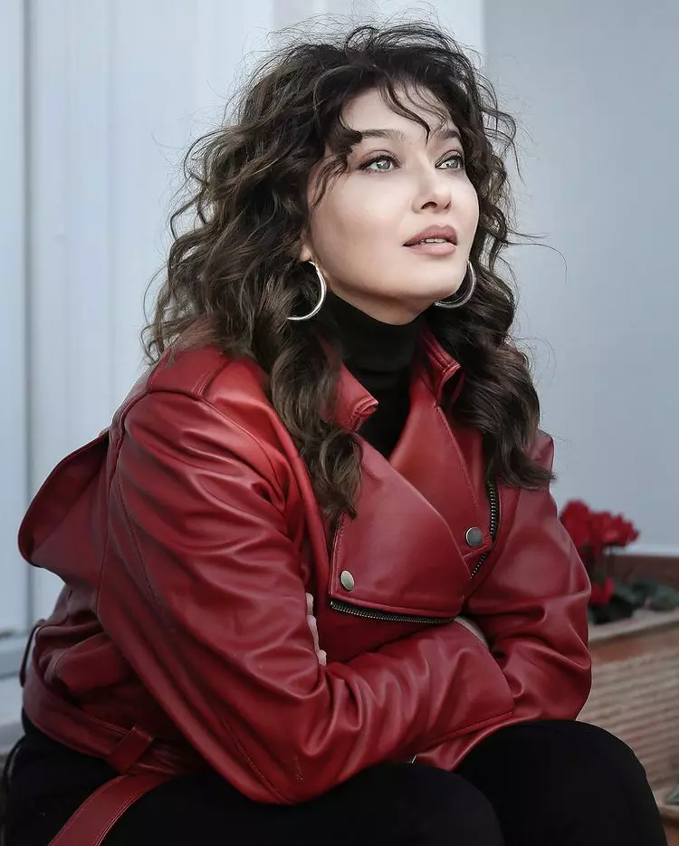 nurgul-267165607_328177322457317_1480060418355926267_n