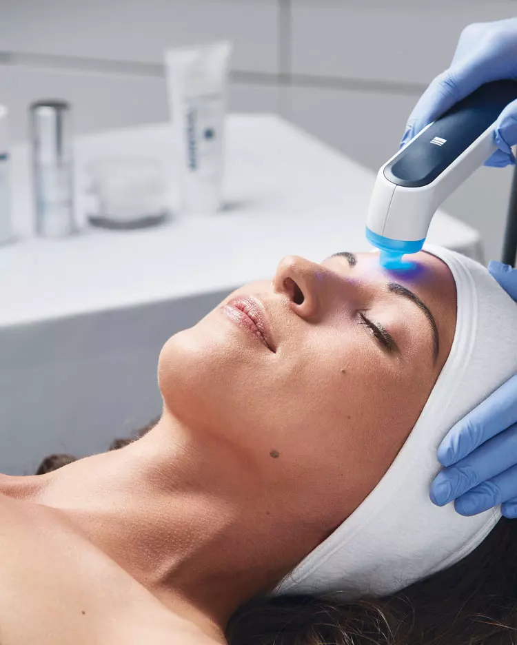 Skintrinsiq este primul dispozitiv pentru îngrijirea tenului Obagi