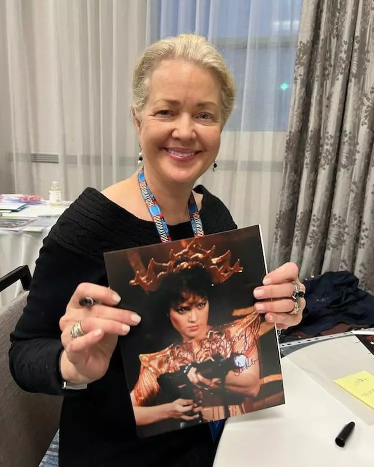 Melody Anderson (2)