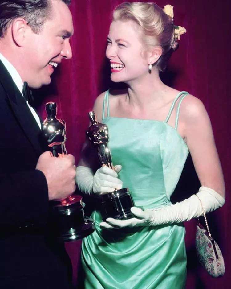 Grace Kelly intr-o rochie verde smarald, 1955