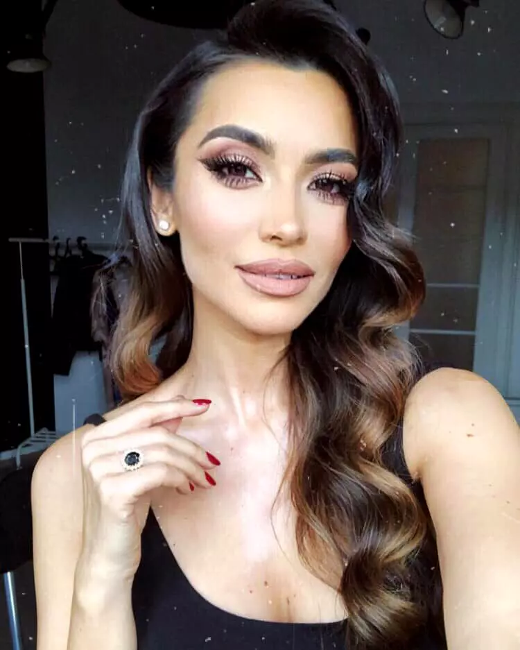 Lili Sandu însărcinată