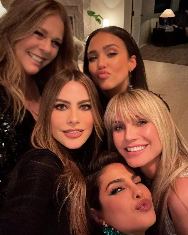 10. Rita Wilson, Jessica Alba, Sofia Vergara, Heidi Klum și Priyanka Chopra