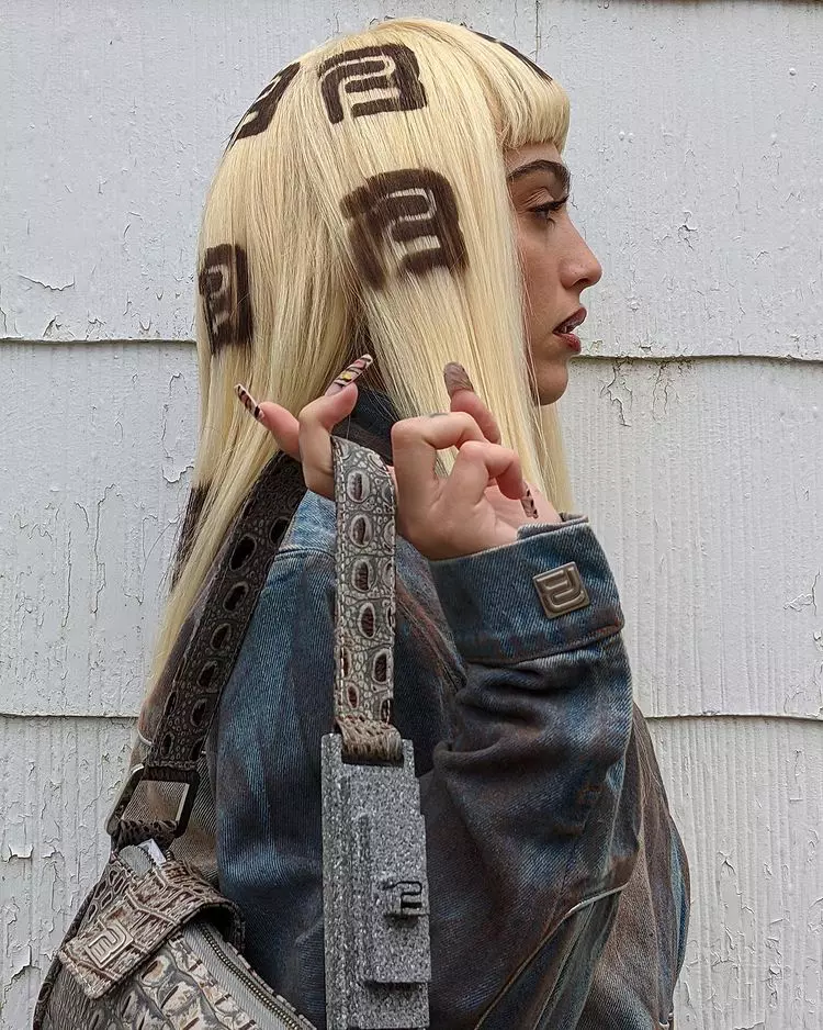 Cum-s-a-afisat-Lourdes-fiica-Madonnei-1