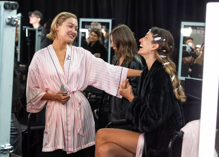 andreea diaconu gigi hadid 2