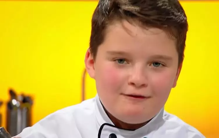 2021-03-17-22_58_58-Chefi-la-cuțite-_-La-8-ani-Ștefan-Rareș-i-a-lăsat-mască-pe-jurați-YouTube