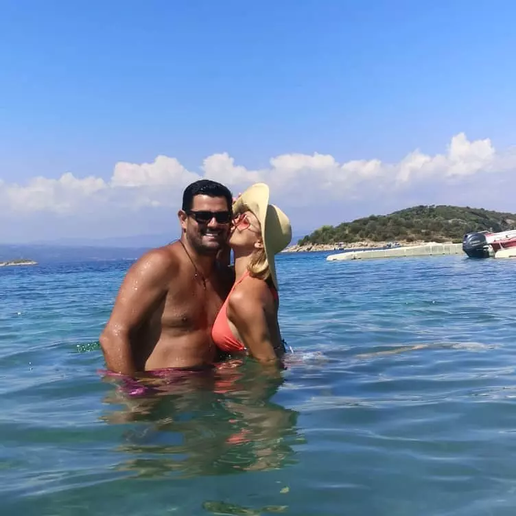 Ellie White s-a vindecat covid 4