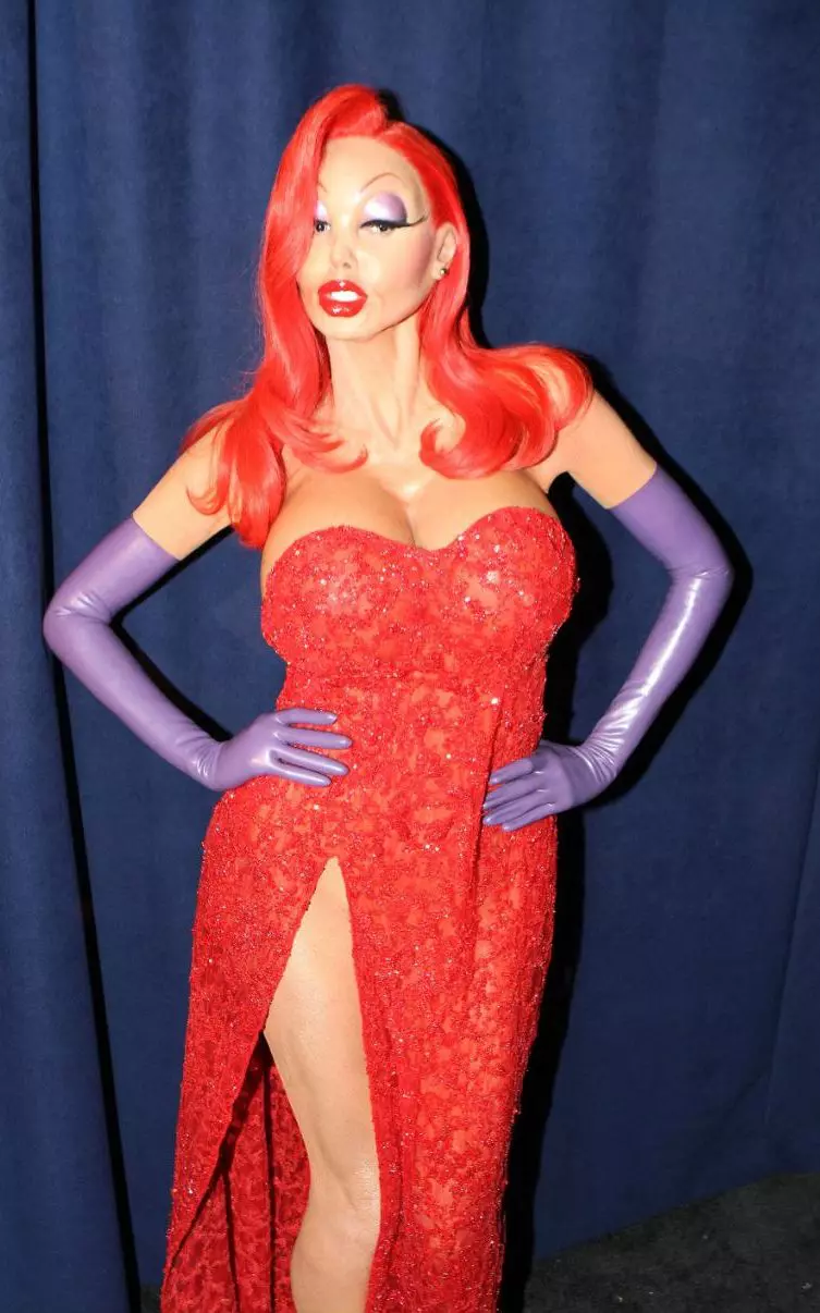 În 2015 s-a costumat în Jessica Rabbit