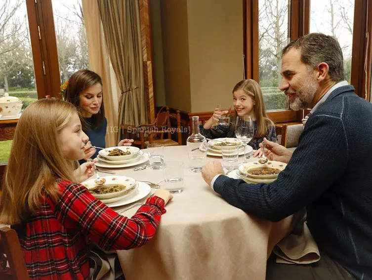 Familia Regala la masa