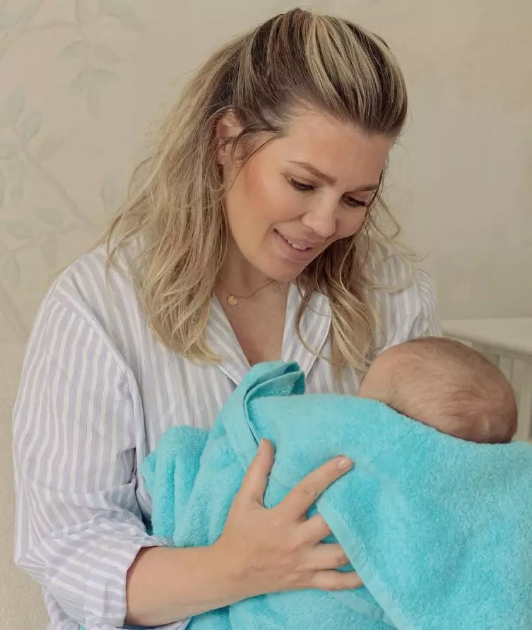 Gina Pistol, emoții în miez de noapte din cauza micuței Josephine. S-a trezit plângând și.. (2)