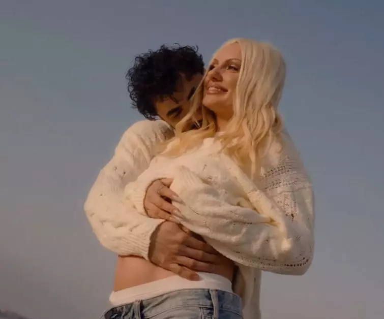 Alexandra Stan însărcinată