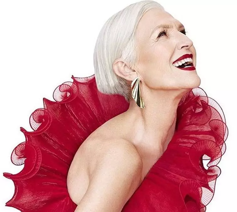 Revista HarpersBazaar a celebrat-o cu ocazia aniversarii celor 70 de ani