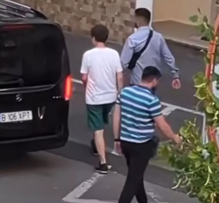 nicusor dan in pantaloni scurti