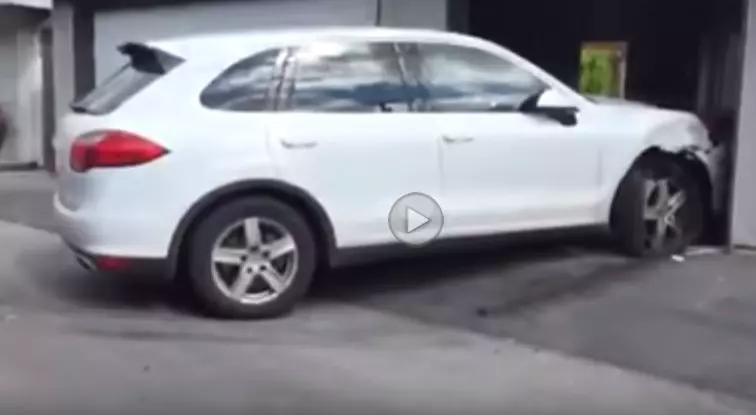 porsche cayenne accident